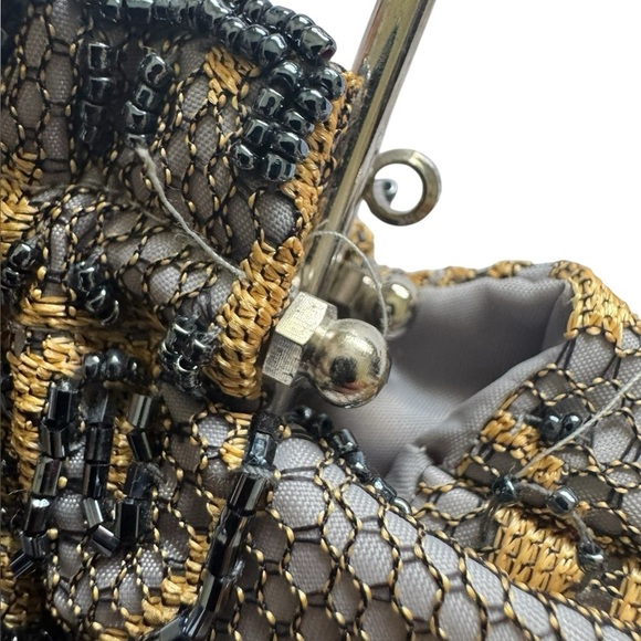 Unbranded Vintage Style Elegant Gold and Black Lace Kisslock Evening Clutch - Picture 5 of 10